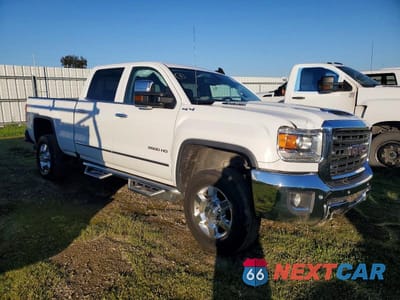 Czwarte zdjęcie samochodu z boku: 2019 GMC SIERRA K2500 SLT VIN:1GT12REY9KF189409 - miniatura