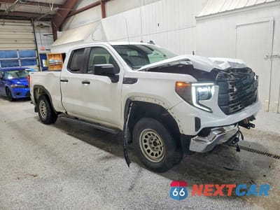 Czwarte zdjęcie samochodu z boku: 2022 GMC SIERRA K1500 VIN:1GTRUAED7NZ646510 - miniatura