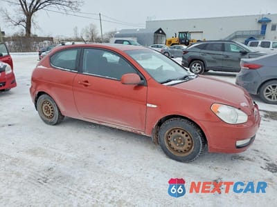 Czwarte zdjęcie samochodu z boku: 2010 HYUNDAI ACCENT SE VIN:KMHCN3BC1AU165651 - miniatura