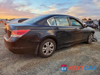 Trzecie zdjęcie samochodu z tyłu: 2008 HONDA ACCORD LXP VIN:1HGCP26468A144979 - miniatura