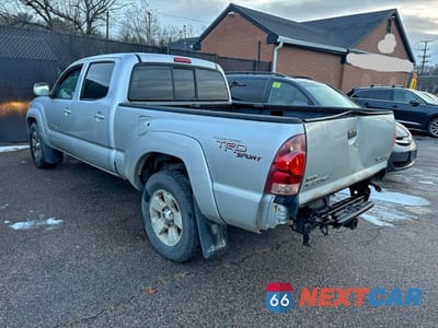 Trzecie zdjęcie samochodu z tyłu: 2006 TOYOTA TACOMA DOUBLE CAB LONG BED VIN:5TEMU52N46Z303495 - miniatura