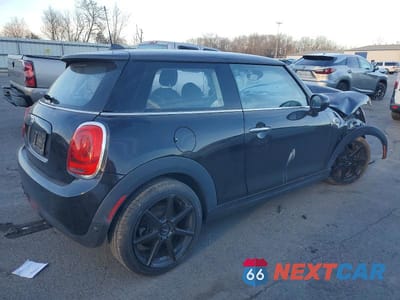 Trzecie zdjęcie samochodu z tyłu: 2021 MINI COOPER VIN:WMWXR3C07M2N87791 - miniatura