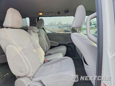 Zdjęcie 11 z 15 samochodu: 2016 TOYOTA SIENNA LE VIN:5TDKK3DC1GS738325 - miniatura