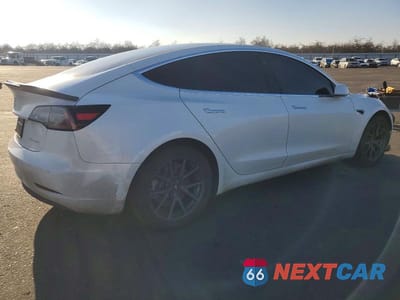 Trzecie zdjęcie samochodu z tyłu: 2019 TESLA MODEL 3 VIN:5YJ3E1EB4KF511407 - miniatura