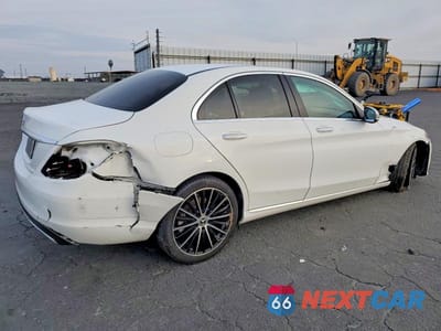 Trzecie zdjęcie samochodu z tyłu: 2020 MERCEDES-BENZ C 300 VIN:55SWF8DBXLU328534 - miniatura