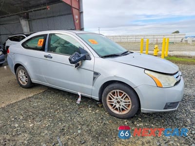 Czwarte zdjęcie samochodu z boku: 2008 FORD FOCUS SE VIN:1FAHP33N18W126745 - miniatura