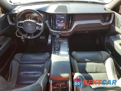 Zdjęcie 8 z 14 samochodu: 2020 VOLVO XC60 T5 R-DESIGN VIN:YV4102DM2L1508074 - miniatura