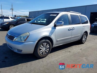 2011 KIA SEDONA LX KNDMG4C7XB6375181 - główne zdjęcie licytacji z USA - miniatura