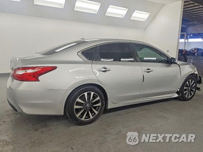 Trzecie zdjęcie samochodu z tyłu: 2017 NISSAN ALTIMA 2.5 SL VIN:1N4AL3AP7HC171384 - miniatura