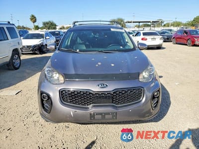 Piąte zdjęcie samochodu w środku: 2017 KIA SPORTAGE EX VIN:KNDPNCAC8H7180096 - miniatura