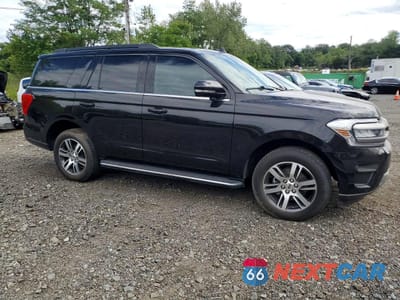 Czwarte zdjęcie samochodu z boku: 2023 FORD EXPEDITION XLT VIN:1FMJU1J86PEA13220 - miniatura