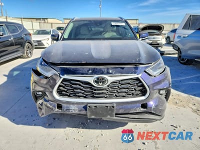 Piąte zdjęcie samochodu w środku: 2021 TOYOTA HIGHLANDER XLE VIN:5TDGZRAH9MS088174 - miniatura