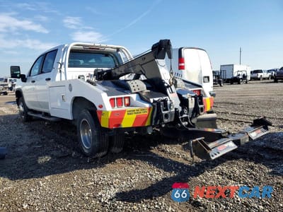 Trzecie zdjęcie samochodu z tyłu: 2021 CHEVROLET SILVERADO C3500 VIN:1GB4WREY3MF285352 - miniatura