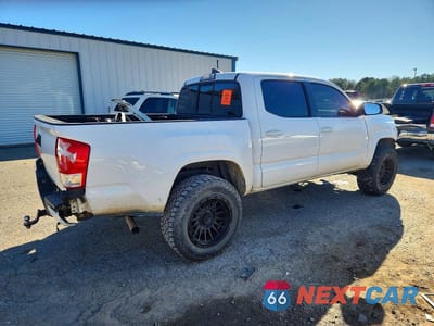 Trzecie zdjęcie samochodu z tyłu: 2017 TOYOTA TACOMA DOUBLE CAB VIN:5TFAX5GN5HX094314 - miniatura