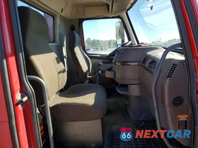 Piąte zdjęcie samochodu w środku: 2014 VOLVO VNL SEMI TRUCK VIN:4V5NC9UG1EN147091 - miniatura