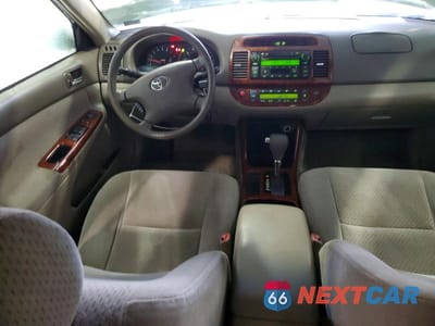 Zdjęcie 8 z 11 samochodu: 2004 TOYOTA CAMRY VIN:4T1BE30K94U295364 - miniatura