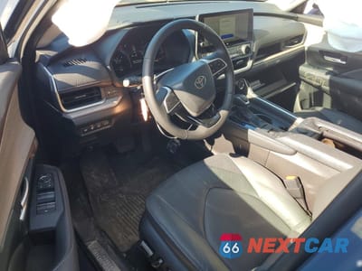 Zdjęcie 8 z 13 samochodu: 2025 TOYOTA GRAND HIGHLANDER LE VIN:5TDACAB50SS057888 - miniatura