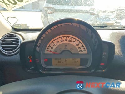 Zdjęcie 9 z 12 samochodu: 2013 SMART FORTWO PURE VIN:WMEEJ3BA9DK615233 - miniatura