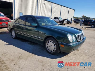 Czwarte zdjęcie samochodu z boku: 1997 MERCEDES-BENZ E-CLASS E320 VIN:WDBJF55FXVA435363 - miniatura