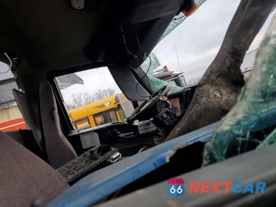 Piąte zdjęcie samochodu w środku: 2023 INTERNATIONAL HX620 READY MIX TRUCK VIN:3HTPCTZT4PN210450 - miniatura