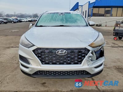 Piąte zdjęcie samochodu w środku: 2019 HYUNDAI TUCSON LIMITED VIN:KM8J33A42KU909590 - miniatura
