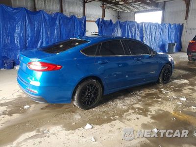 Trzecie zdjęcie samochodu z tyłu: 2019 FORD FUSION SE VIN:3FA6P0LU0KR117008 - miniatura
