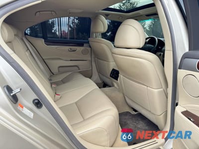 Zdjęcie 6 z 14 samochodu: 2017 LEXUS LS 460 VIN:JTHBL5EF2H5143975 - miniatura