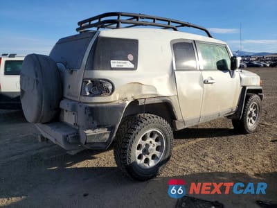 Trzecie zdjęcie samochodu z tyłu: 2012 TOYOTA FJ CRUISER VIN:JTEBU4BFXCK133021 - miniatura