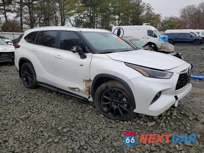Czwarte zdjęcie samochodu z boku: 2024 TOYOTA HIGHLANDER LE VIN:5TDKDRAH1RS541087 - miniatura