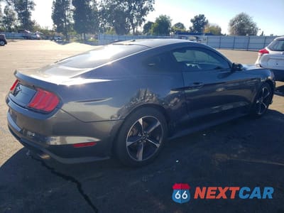 Trzecie zdjęcie samochodu z tyłu: 2020 FORD MUSTANG VIN:1FA6P8TH8L5114394 - miniatura