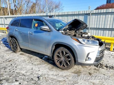 Czwarte zdjęcie samochodu z boku: 2018 TOYOTA HIGHLANDER LIMITED VIN:5TDDZRFH7JS824021 - miniatura