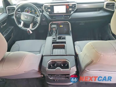 Zdjęcie 8 z 12 samochodu: 2024 TOYOTA TUNDRA CREWMAX SR VIN:5TFLA5DB8RX230392 - miniatura