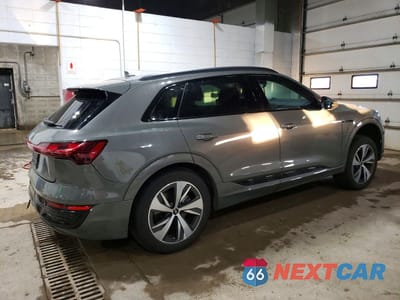 Trzecie zdjęcie samochodu z tyłu: 2024 AUDI Q8 E-TRON PREMIUM VIN:WA14AAGE5RB064682 - miniatura