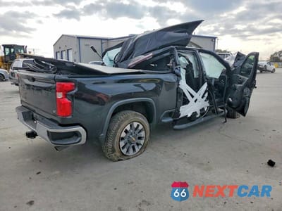 Trzecie zdjęcie samochodu z tyłu: 2022 CHEVROLET SILVERADO K2500 HEAVY DUTY LT VIN:1GC4YNE78NF183164 - miniatura