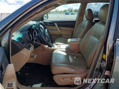 Zdjęcie 7 z 12 samochodu: 2011 TOYOTA HIGHLANDER BASE VIN:5TDBK3EH9BS055467 - miniatura