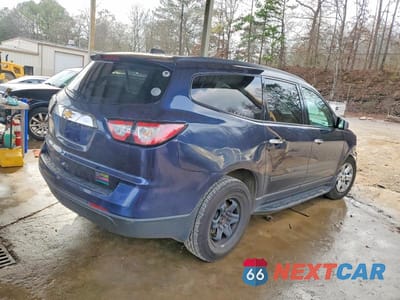 Trzecie zdjęcie samochodu z tyłu: 2017 CHEVROLET TRAVERSE LS VIN:1GNKRFED5HJ207588 - miniatura