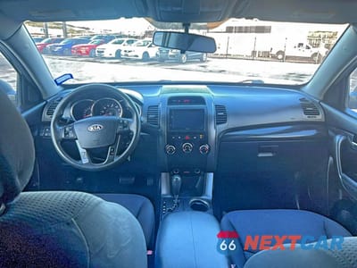 Zdjęcie 9 z 10 samochodu: 2013 KIA SORENTO LX VIN:5XYKTDA2XDG330008 - miniatura