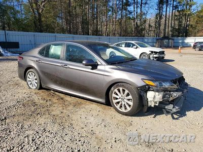 Czwarte zdjęcie samochodu z boku: 2018 TOYOTA CAMRY L VIN:4T1B11HK1JU084059 - miniatura