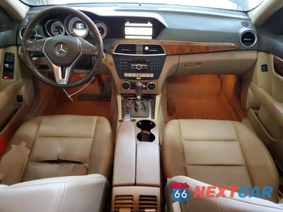 Zdjęcie 8 z 13 samochodu: 2012 MERCEDES-BENZ C 250 VIN:WDDGF4HB8CR207137 - miniatura
