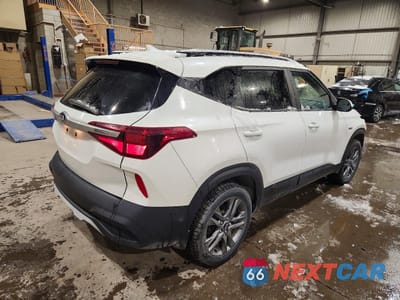 Trzecie zdjęcie samochodu z tyłu: 2021 KIA SELTOS LX VIN:KNDEPCAAXM7108987 - miniatura