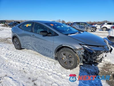 Czwarte zdjęcie samochodu z boku: 2024 TOYOTA PRIUS LE VIN:JTDACAAU8R3018695 - miniatura