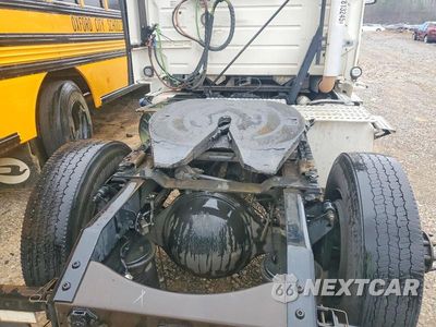 Zdjęcie 6 z 10 samochodu: 2017 VOLVO VNL SEMI TRUCK VIN:4V4N39TG4HN988025 - miniatura