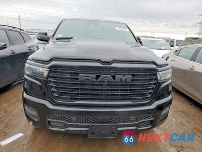 Piąte zdjęcie samochodu w środku: 2025 RAM 1500 LARAMIE VIN:1C6SRFJP5SN730982 - miniatura