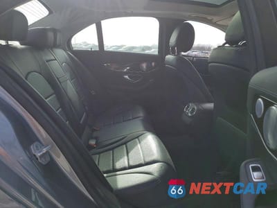 Zdjęcie 10 z 12 samochodu: 2015 MERCEDES-BENZ C 300 4MATIC VIN:55SWF4KB7FU014615 - miniatura
