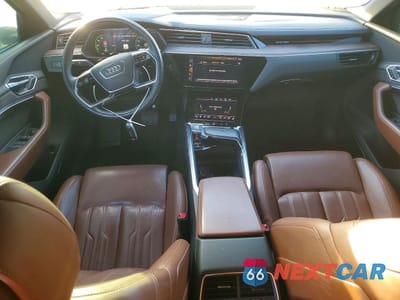 Zdjęcie 8 z 14 samochodu: 2019 AUDI E-TRON PRESTIGE VIN:WA1VABGE7KB017704 - miniatura