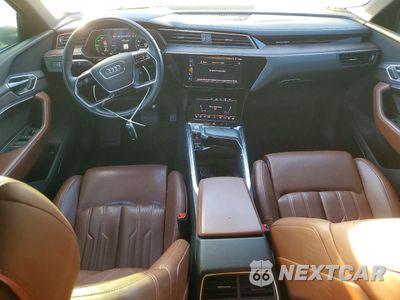 Zdjęcie 8 z 14 samochodu: 2019 AUDI E-TRON PRESTIGE VIN:WA1VABGE7KB017704 - miniatura