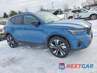 Czwarte zdjęcie samochodu z boku: 2025 VOLVO XC40 ULTRA VIN:YV4L12UM3S2453889 - miniatura