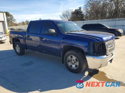 Czwarte zdjęcie samochodu z boku: 2013 CHEVROLET SILVERADO K1500 LT VIN:3GCPKSE78DG158162 - miniatura