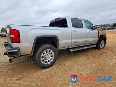 Trzecie zdjęcie samochodu z tyłu: 2018 GMC SIERRA K2500 DENALI VIN:1GT12UEY3JF161221 - miniatura