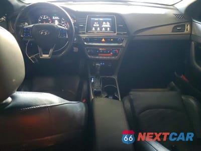 Zdjęcie 8 z 12 samochodu: 2018 HYUNDAI SONATA SPORT VIN:5NPE34AF7JH694102 - miniatura